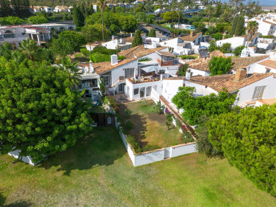 2 Bedroom Semi-Detached House in Estepona - Image 2