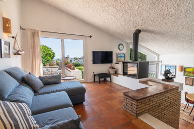 2 Bedroom Semi-Detached House in Estepona - Image 4