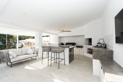 5 Bedroom Detached Villa in El Paraiso - Image 3