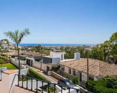 4 Bedroom Semi-Detached House in Nueva Andalucía - Image 2