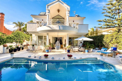 4 Bedroom Detached Villa in New Golden Mile - Image 1