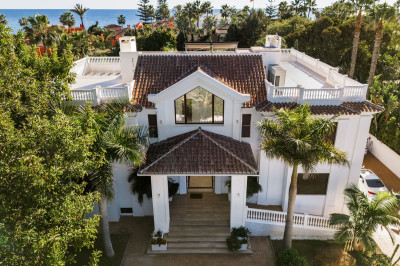7 Bedroom Detached Villa in Guadalmina Baja - Image 2