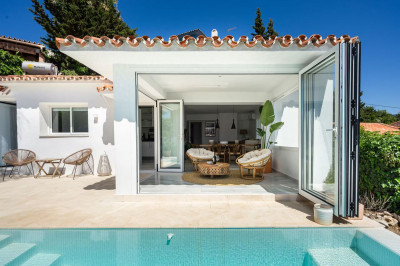 4 Bedroom Detached Villa in La Campana - Image 3