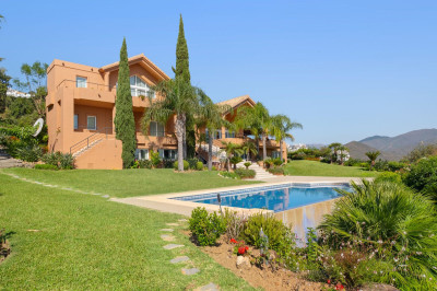 5 Bedroom Detached Villa in La Mairena