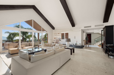 5 Bedroom Detached Villa in La Mairena - Image 5