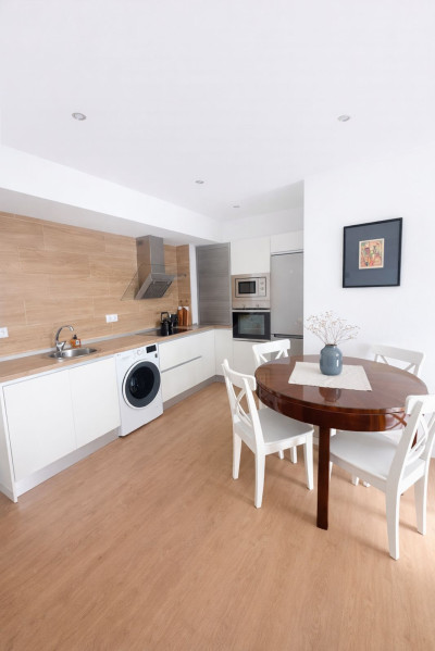2 Bedroom Middle Floor Apartment in Marbella - Image 3