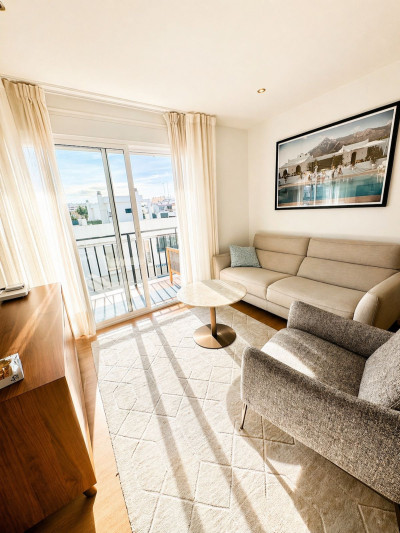 2 Bedroom Middle Floor Apartment in Marbella - Image 4