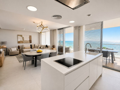 4 Bedroom Middle Floor Apartment in Estepona - Image 2