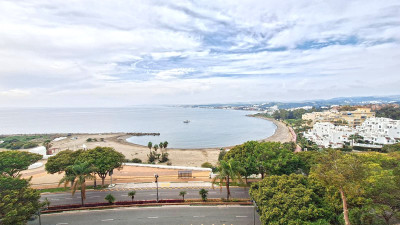 3 Bedroom Middle Floor Apartment in Estepona - Image 2