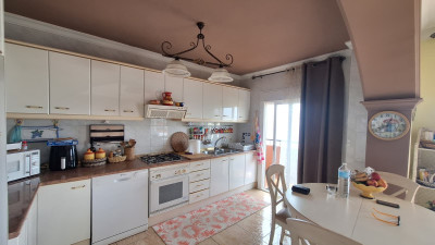 3 Bedroom Middle Floor Apartment in Estepona - Image 5