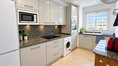 2 Bedroom Top Floor Apartment in La Duquesa - Image 3