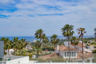 4 Bedroom Detached Villa in Estepona - Image 2