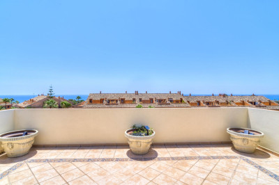 3 Bedroom Penthouse Duplex in Bahía de Marbella - Image 4