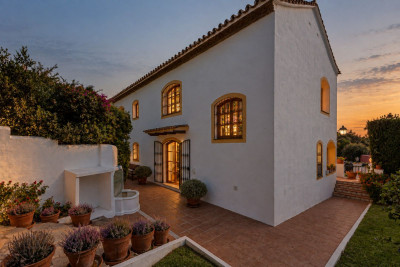3 Bedroom Detached Villa in Marbella - Image 2