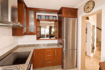 5 Bedroom Townhouse in Marbella - Image 4