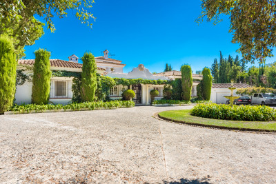 5 Bedroom Detached Villa in Sotogrande Alto - Image 2