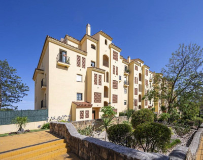 2 Bedroom Ground Floor Apartment in Estepona - Image 3