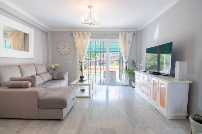 2 Bedroom Ground Floor Apartment in Manilva - Image 1