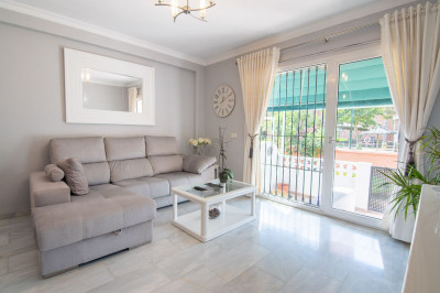2 Bedroom Ground Floor Apartment in Manilva - Image 4