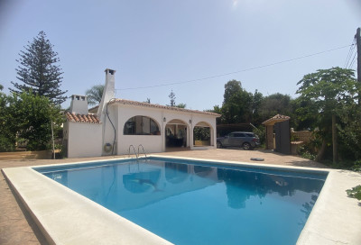 3 Bedroom Detached Villa in Elviria - Image 1