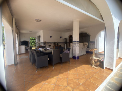 3 Bedroom Detached Villa in Elviria - Image 2