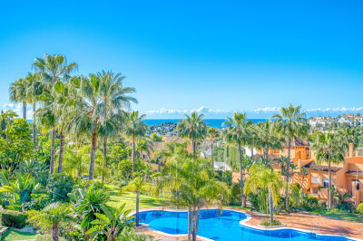 4 Bedroom Townhouse in Benahavís - Image 1