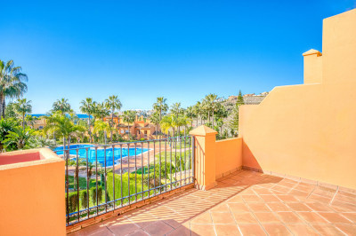 4 Bedroom Townhouse in Benahavís - Image 5