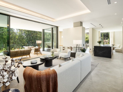 6 Bedroom Detached Villa in Marbella - Image 3