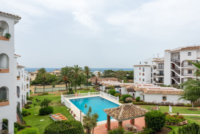 3 Bedroom Middle Floor Apartment in Riviera del Sol - Image 1