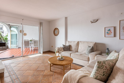 3 Bedroom Middle Floor Apartment in Riviera del Sol - Image 2