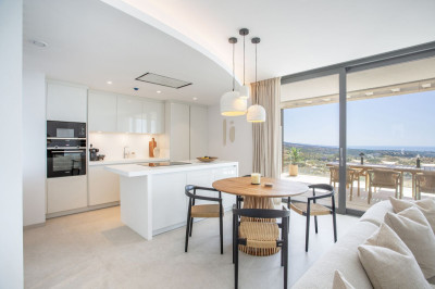 2 Bedroom Penthouse in Benahavís - Image 2