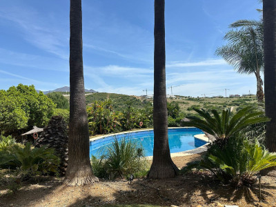 4 Bedroom Middle Floor Apartment in Casares Playa - Image 1
