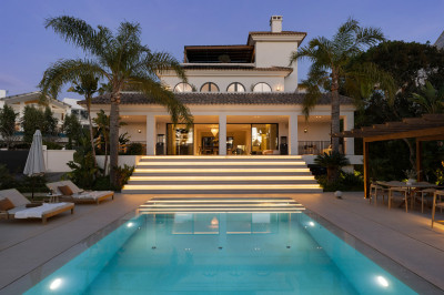 6 Bedroom Detached Villa in Nueva Andalucía - Image 1