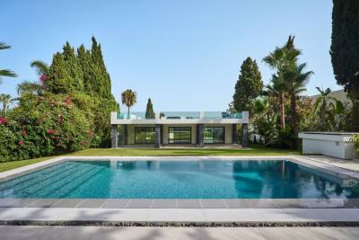 5 Bedroom Detached Villa in The Golden Mile - Image 1