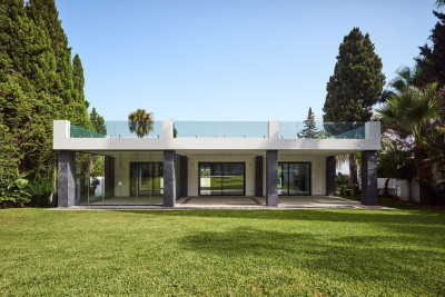 5 Bedroom Detached Villa in The Golden Mile - Image 2