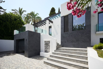 5 Bedroom Detached Villa in The Golden Mile - Image 5