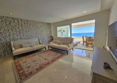 3 Bedroom Middle Floor Apartment in Estepona - Image 2