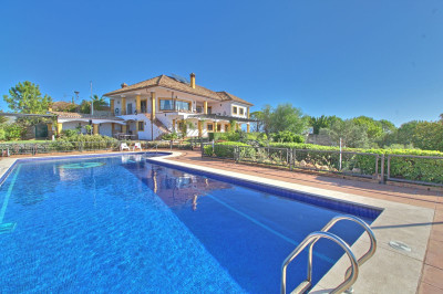 5 Bedroom Finca - Cortijo in Estepona - Image 1