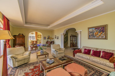 7 Bedroom Detached Villa in Estepona - Image 2