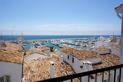 3 Bedroom Middle Floor Apartment in Puerto Banús - Image 1