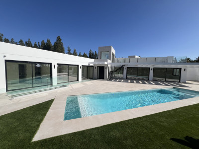 5 Bedroom Detached Villa in El Chaparral - Image 2