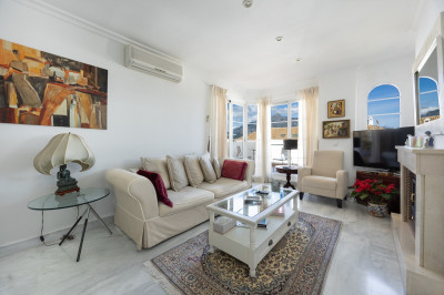 2 Bedroom Middle Floor Apartment in Nueva Andalucía
