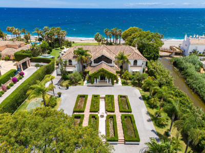 9 Bedroom Detached Villa in Estepona - Image 2