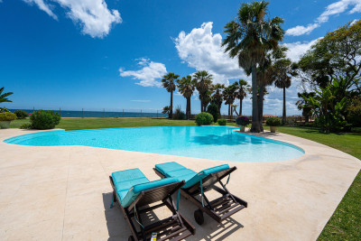 9 Bedroom Detached Villa in Estepona - Image 4