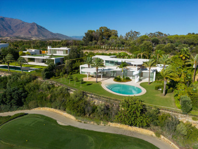 4 Bedroom Detached Villa in Casares - Image 2