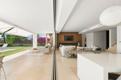 4 Bedroom Detached Villa in Río Real - Image 2