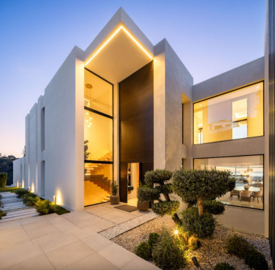 8 Bedroom Detached Villa in Benahavís - Image 3