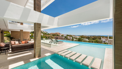 5 Bedroom Detached Villa in Benahavís - Image 2