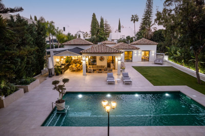 5 Bedroom Detached Villa in Nueva Andalucía - Image 1