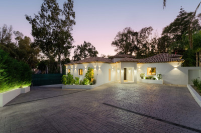 5 Bedroom Detached Villa in Nueva Andalucía - Image 3